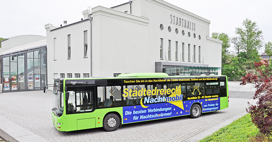 KomBus Städtedreieck mobil Bus vor der Stadthalle KomBus Städtedreieck mobil Bus vor der Stadthalle