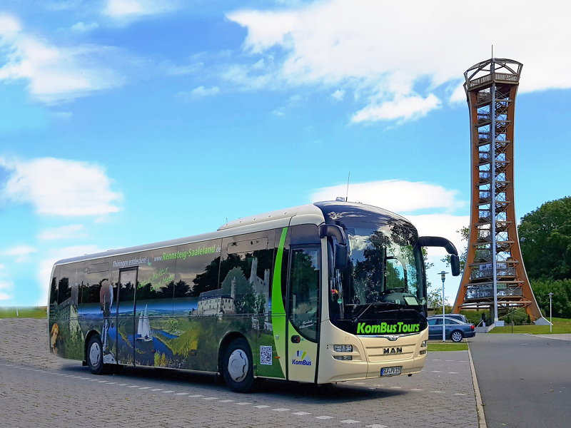 Reisebus vor Saaleturm Schloss Burgk Reisebus vor Saaleturm Schloss Burgk