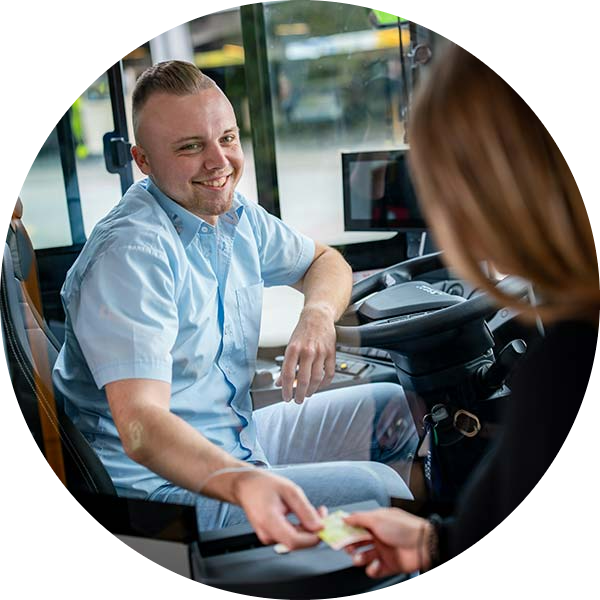 Busfahrer-Bezahlvorgang-KomBus
