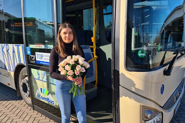 Rosen zum Frauentag in den Bussen der KomBus