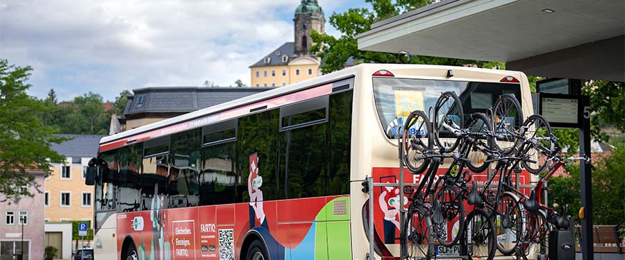 Fahrrad Bus der KomBus am Rudolstädter Busbahnhof