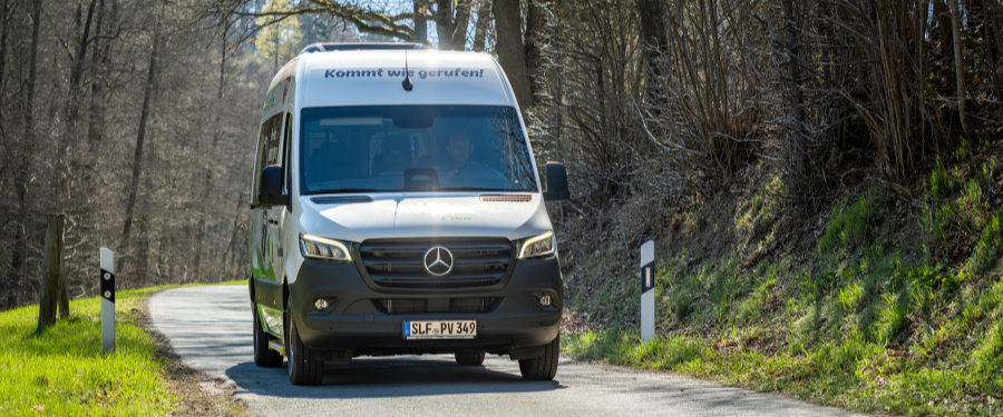 Ein KomBus Flex Bus unterwegs